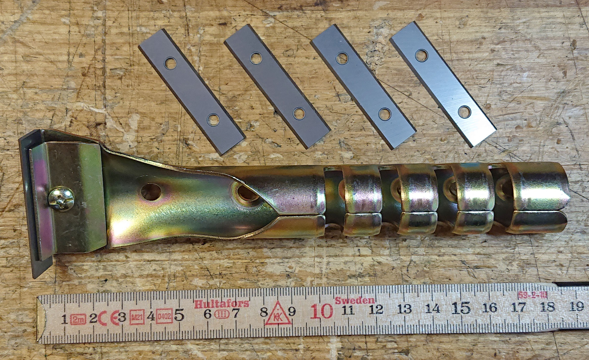 Färgskrapa med utbytbara Carbideblad.