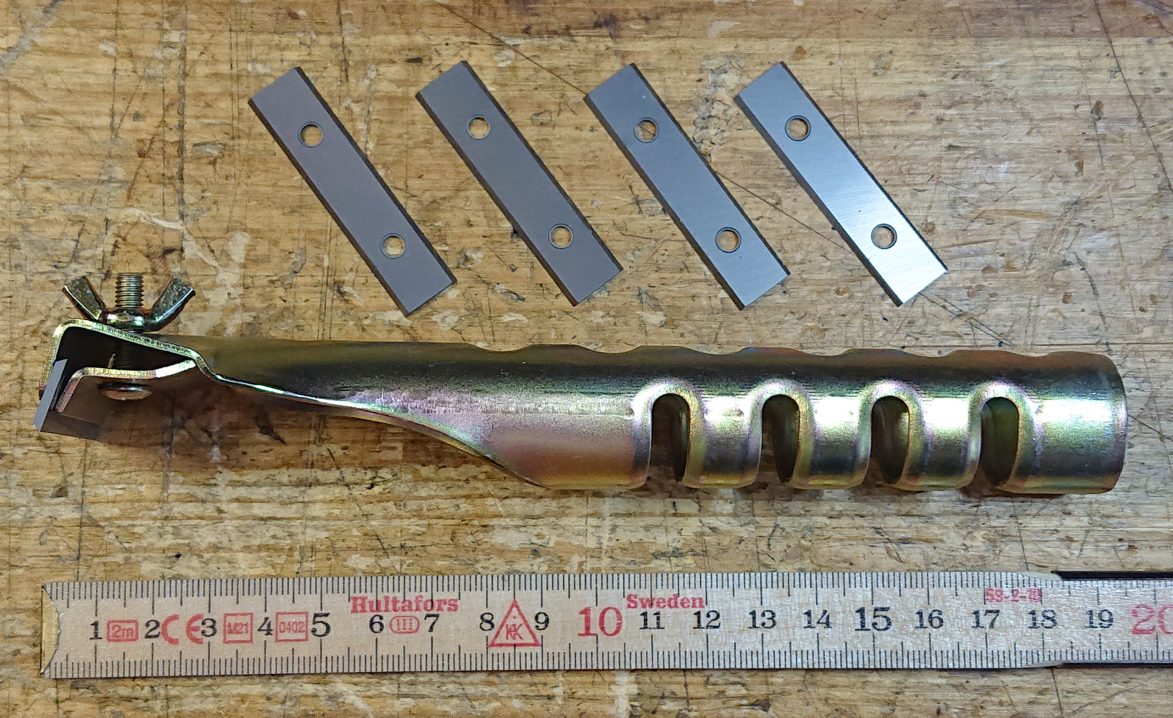 Färgskrapa med utbytbara Carbideblad.